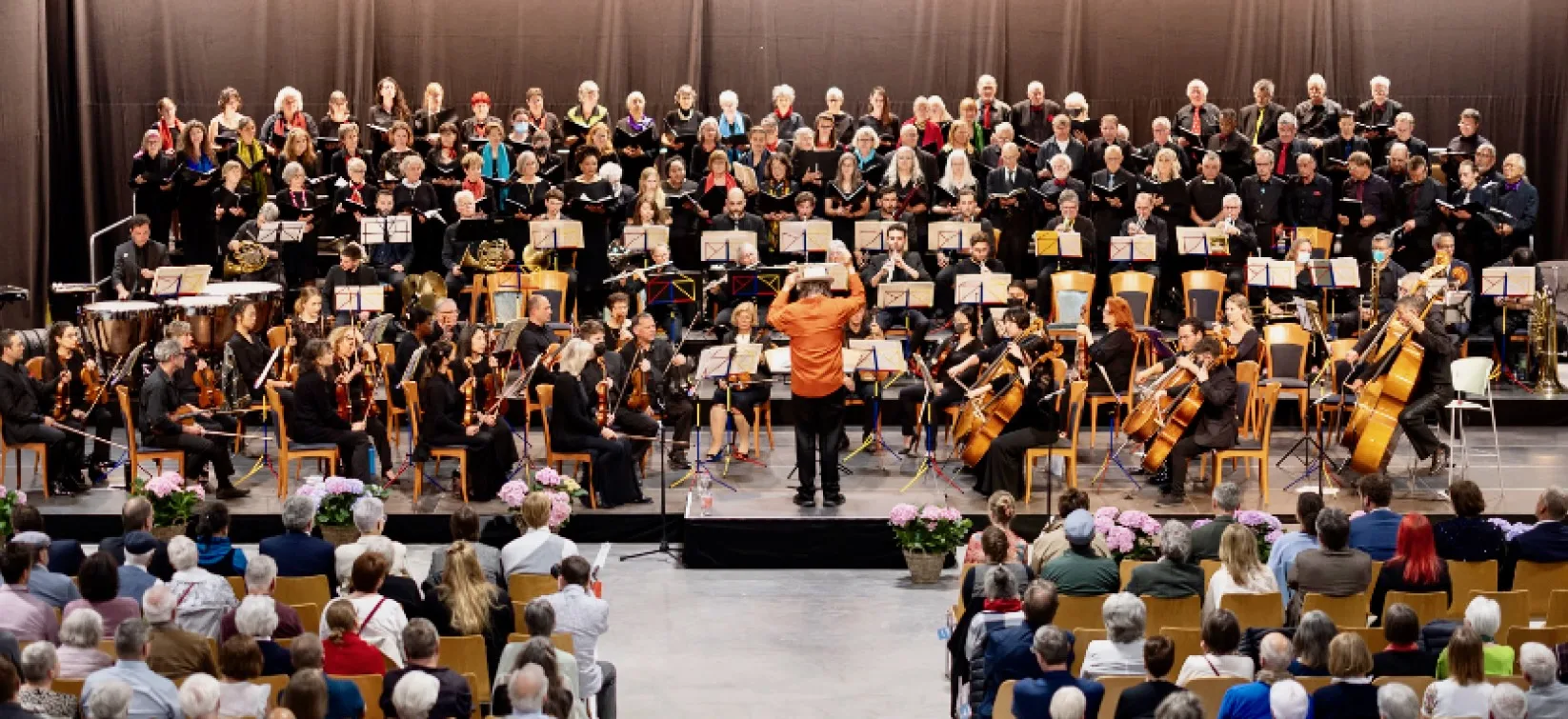 Carmina Burana Post LinedIn Foto Orchster Singer
